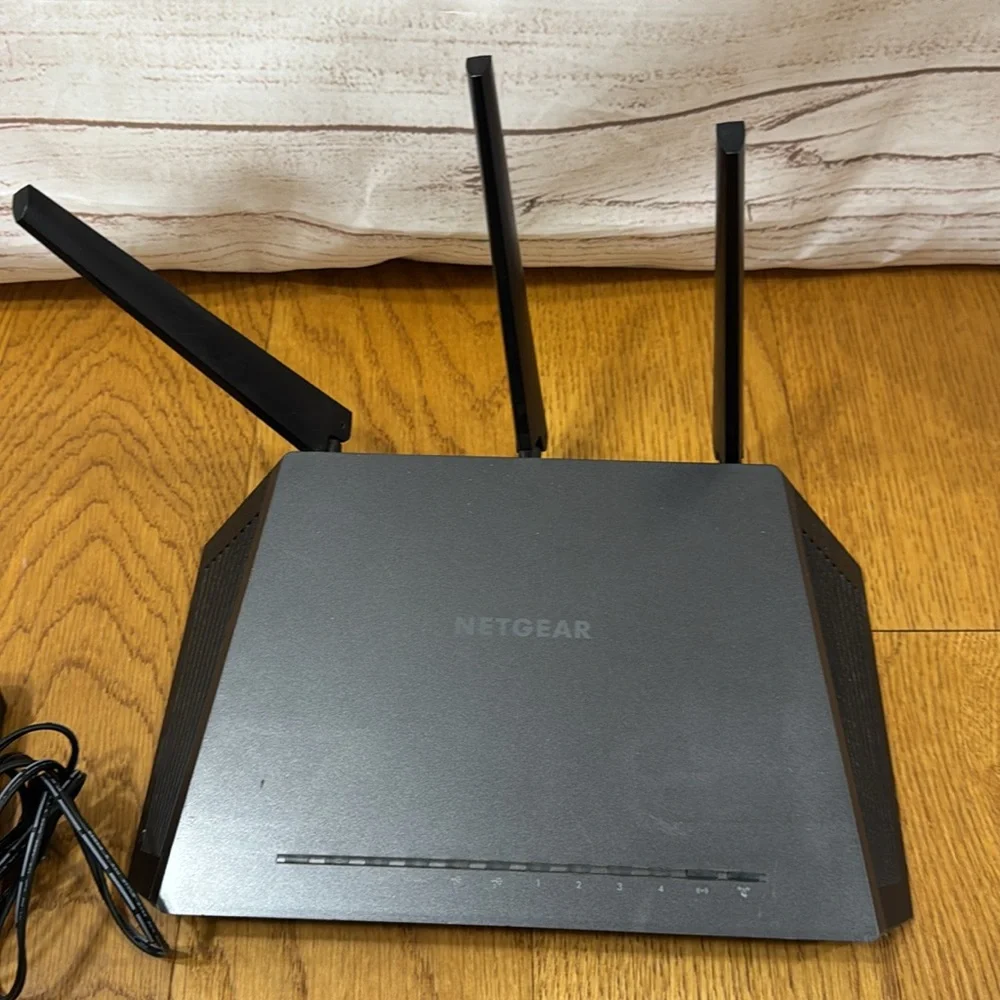 NETGEAR Nighthawk AC1900 Smart WiFi Router, Model R7000 - Picture 2 of 8